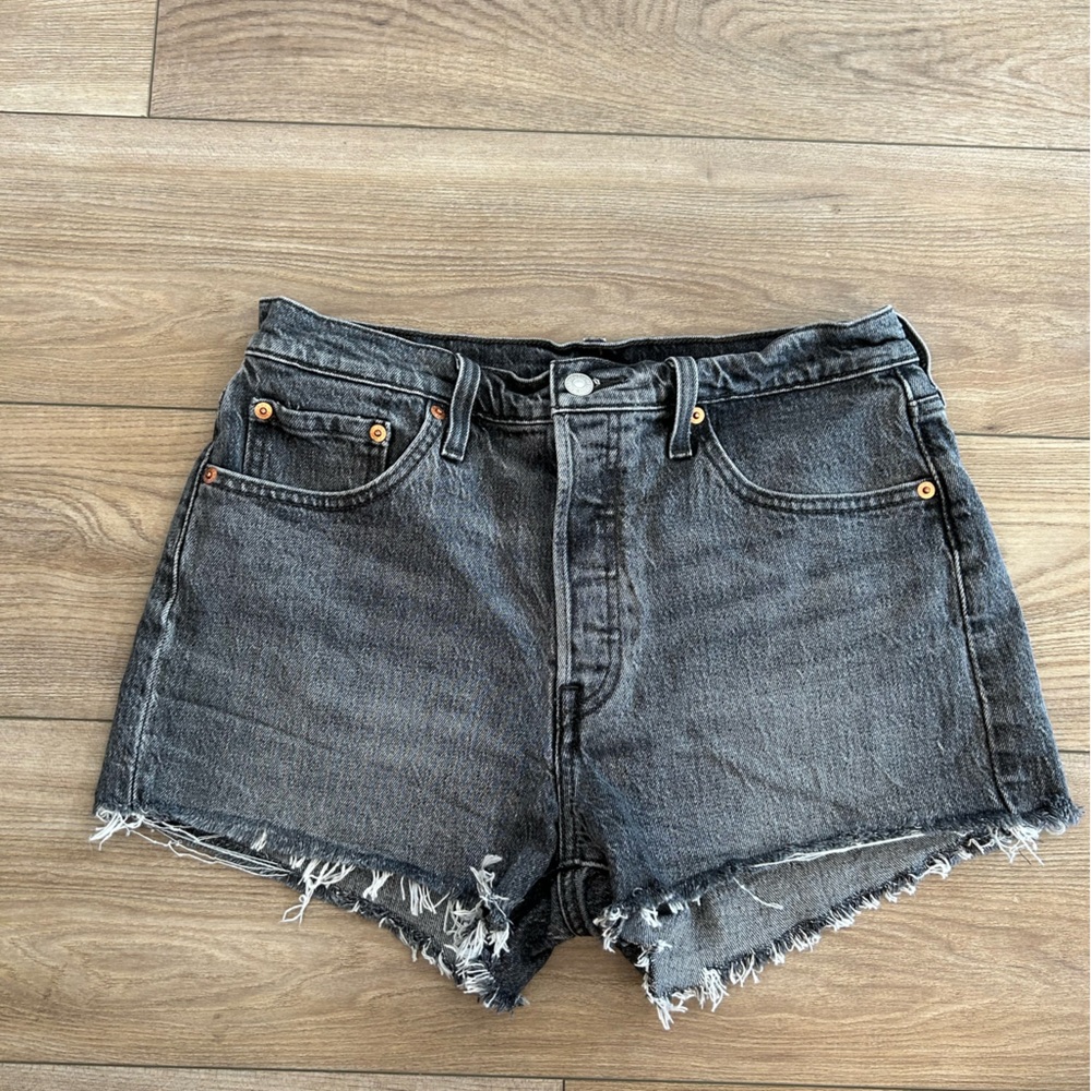 Levi’s Black High Rise Cutoff Denim Shorts W29 Water<Less